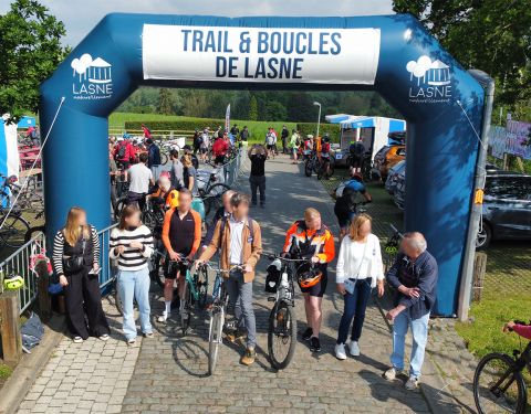 Arche gonflable personnalisé pour la commune de Lasne