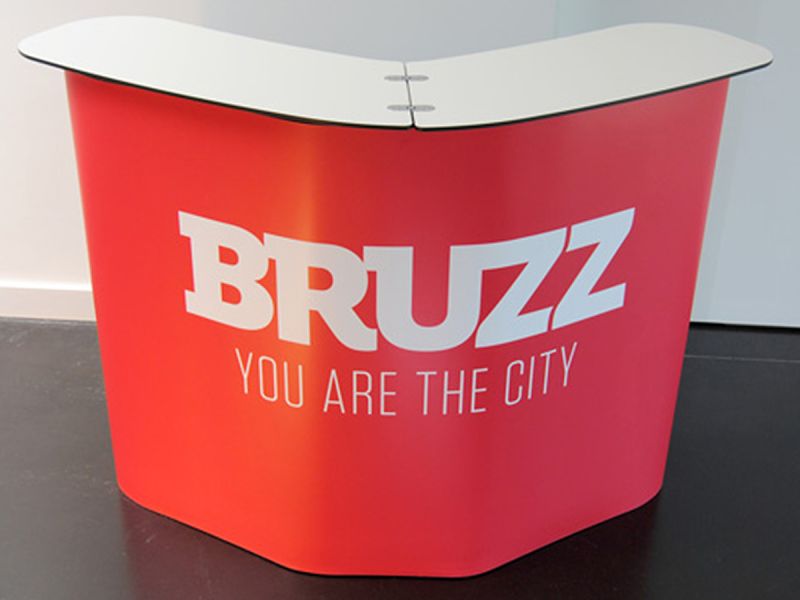 grote en stevige promodesk