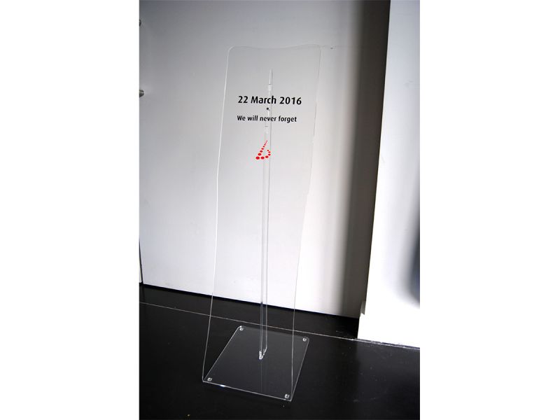 Deze plexi indoor totem kan volledig gepersonaliseerd worden.