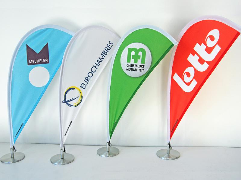 Tafelvlag, type beachvlag met logo