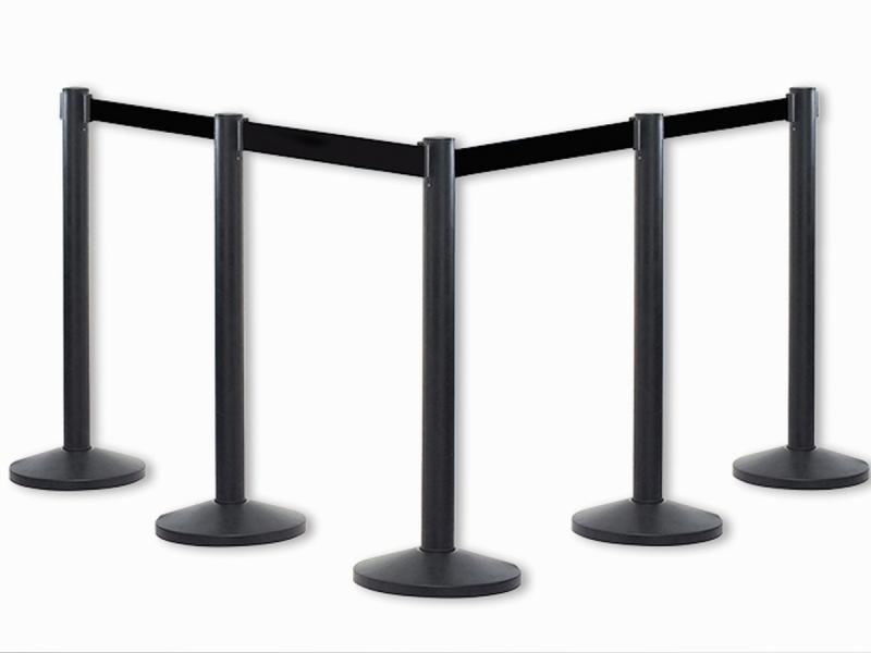 Zwart metalen afzetpaal met zwarte afzetband