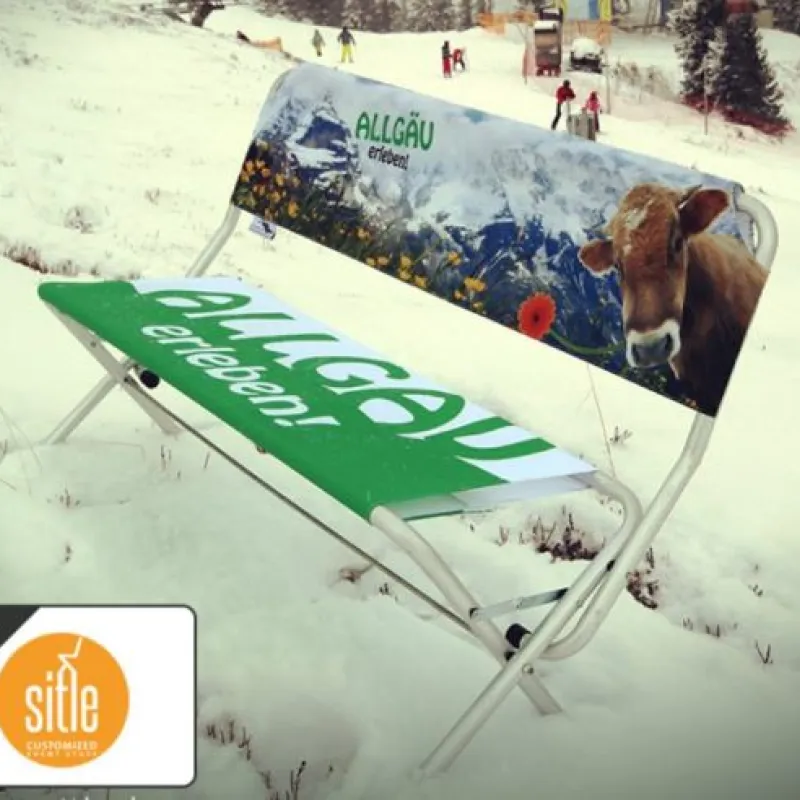 Le 'Easy Bench' est une banque personalisé et facile à plier et à transporter.