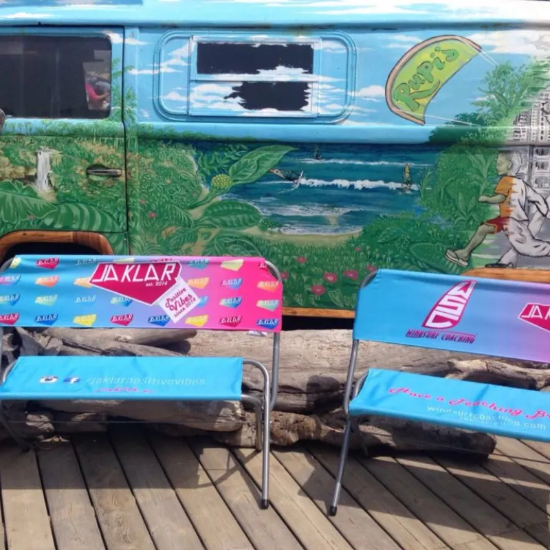 Le 'Easy Bench' est une banque personalisé et facile à plier et à transporter.