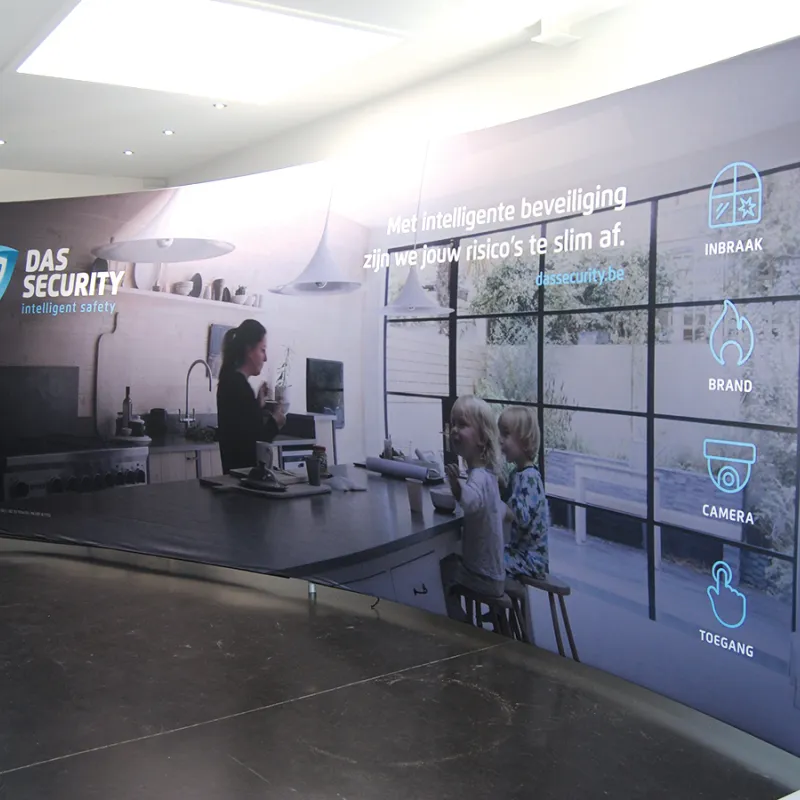 The Flexwall exhibition wall with printed fabric panels held up by a clever feather-light aluminum profile, quick and easy to set up.