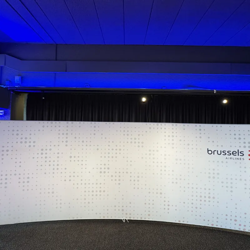 The Flexwall exhibition wall with printed fabric panels held up by a clever feather-light aluminum profile, quick and easy to set up.