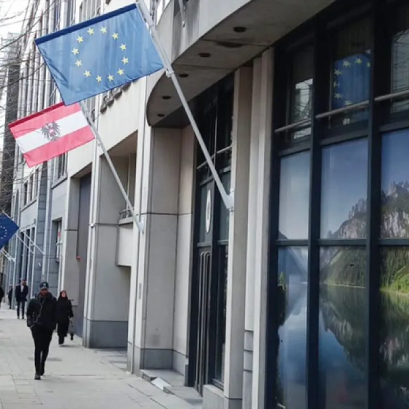 gevelmast met galg vlag draait niet rond mast