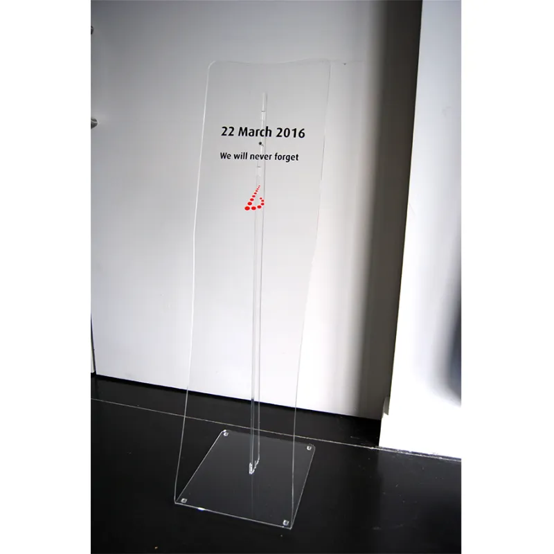 Deze plexi indoor totem kan volledig gepersonaliseerd worden.
