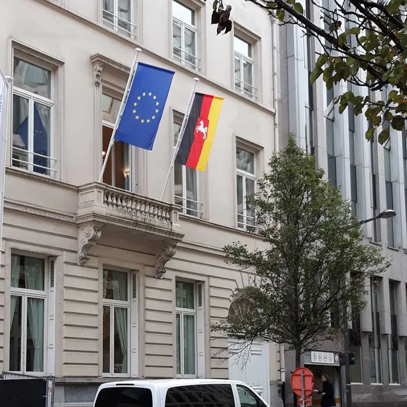 gevelmast met galg vlag draait niet rond mast