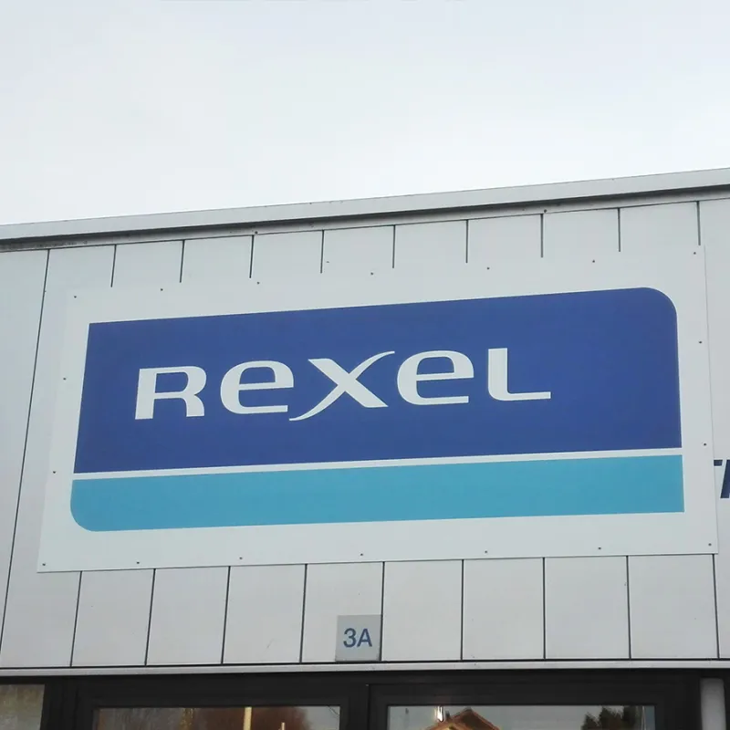De bedrukte panelen of borden van Brandspot kunnen gebruikt worden als signalisatie, informatiebord, of gewoon om je logo tentoon te stellen