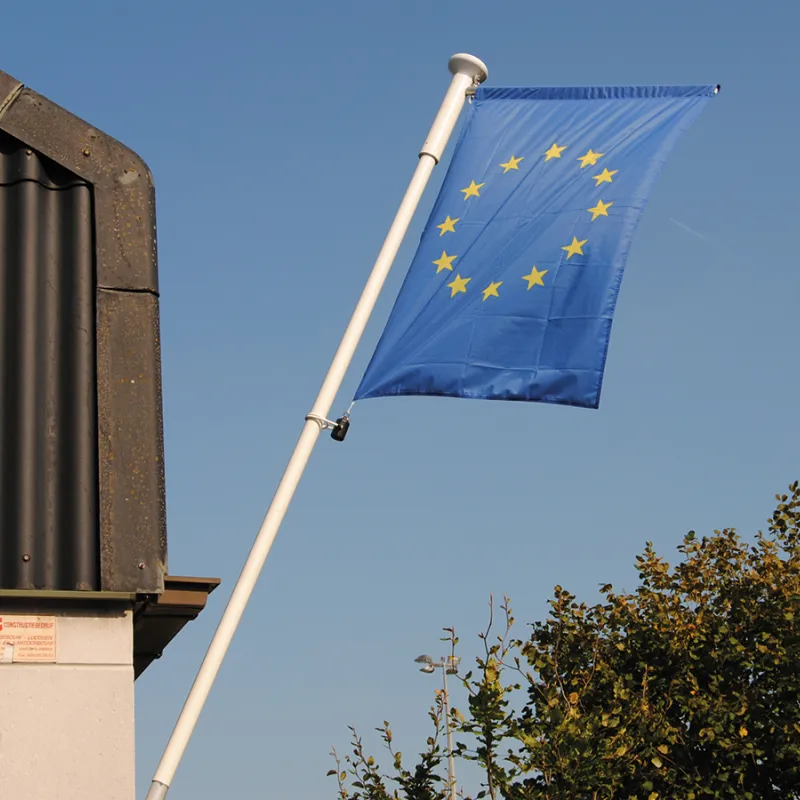 gevelmast met galg vlag draait niet rond mast