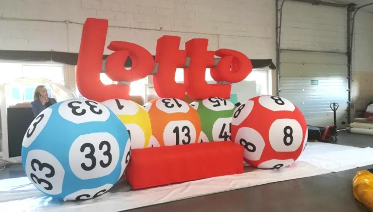 Inflatable vorm Lotto met ballen, opblaasbare structuur op maat