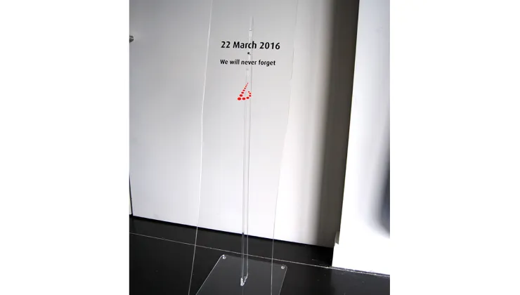 Deze plexi indoor totem kan volledig gepersonaliseerd worden.