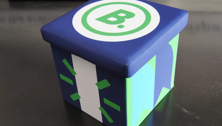 Plooibare zitkubus met eigen design of logo