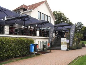  bedrukte Beach flags of beachvlaggen met logo event