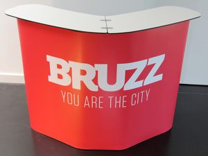 grote en stevige promodesk