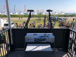 Le 'Easy Bench' est un banc  personalisé et facile à plier et à transporter.