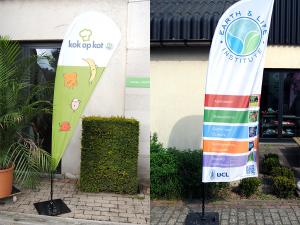  bedrukte Beach flags of beachvlaggen met logo event