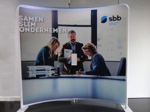 De Flexwall is de nieuwste generatie beurswanden met meesterlijk bedrukte textieldoeken in een slim aluminium profiel. 