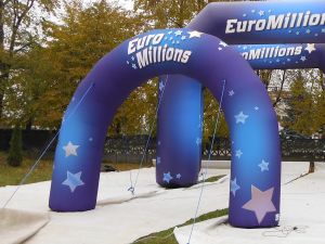 Inflatable arch bow lottery