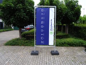 Mobiele kader met spandoek
