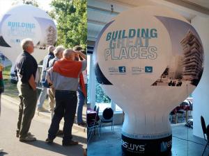 Giant inflatable publicity balloon 