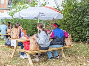 Parasol 2x2m haute ecole Lucia de brouckere