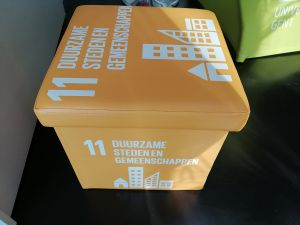 Gepersonaliseerde plooibare zitkubus in ecoleather