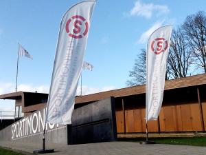 Sales+ beach vlaggen zijn een leuke en verfrissende manier om reclame te maken voor uw zaak.