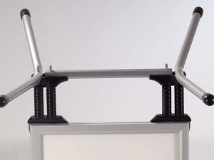 Maak gebruik van dit dubbelzijdig reclamebord, ideaal voor professionele presentatie van informatie, posters