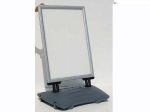 Maak gebruik van dit dubbelzijdig reclamebord, ideaal voor professionele presentatie van informatie, posters