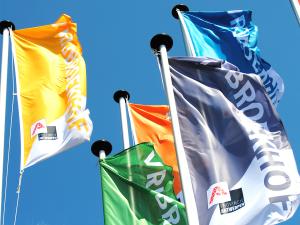 bedrukte en gepersonaliseerde vlaggen kopen, wimpels met logo en eigen opdruk