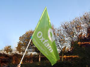 bedrukte en gepersonaliseerde vlaggen kopen, wimpels met logo en eigen opdruk