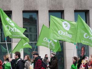 flag with a telescopic pole Oxfam