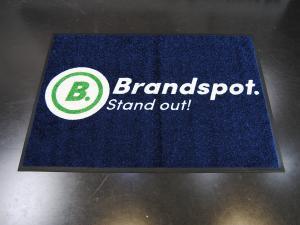 Tapis avec personnalisation, tapis anti-salissure avec logo, un véritable outil de communication