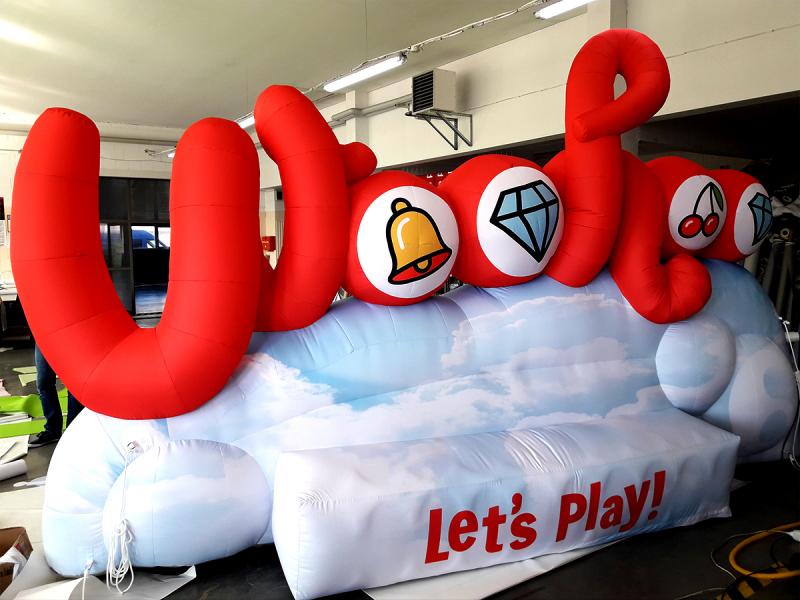 Inflatable, opblaasbare vorm op maat voor Nationale Loterij met logo Woohoo